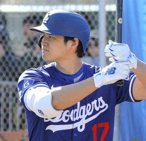 【デビュー戦】大谷翔平選手のドジャースでのオープン戦のデビュー戦第一打席は見逃し三振。第二打席はシフトにはまりダブルプレイ。第三打席は左中間へツーランホームラン！ モアパワー