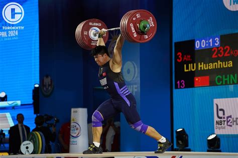 Liu Huanhua China Clinches Gold In Mens 102 Kg Weightlifting At The