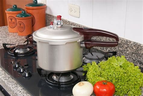 Pressure Cooker Alert प्रेशर कुकर का इस्तेमाल करने वाले सावधान फटने से बचने के लिए इन बातों का