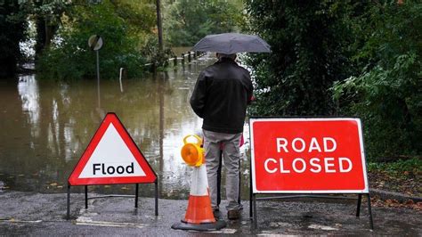 Holme Waters Recede In Nottinghamshire Village Cut Off By Flooding Bbc News