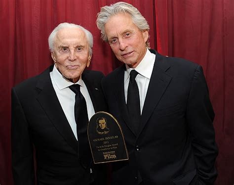 Michael Douglas recibe el premio más emotivo de su carrera de manos de