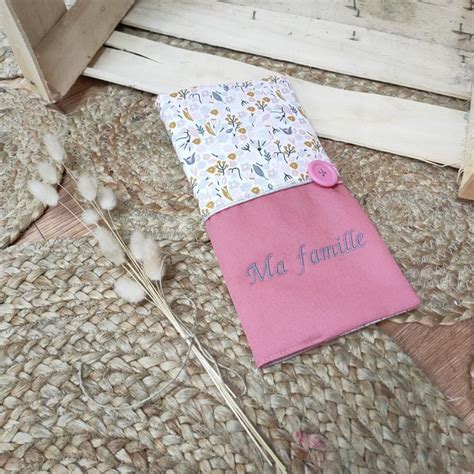 Protège livret de famille rose fleuri Le Linge d Emma