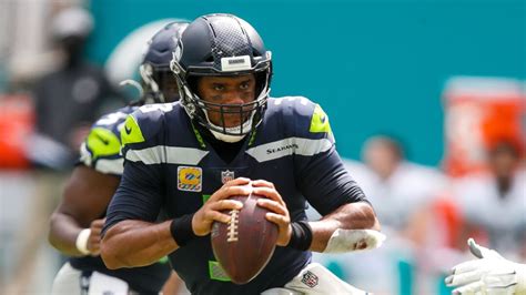 What Pros Wear Russell Wilsons Vicis Zero1 Helmet What Pros Wear