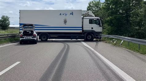 Unfallschaden Unfall auf der B17 führt zu langem Stau Unfall Head