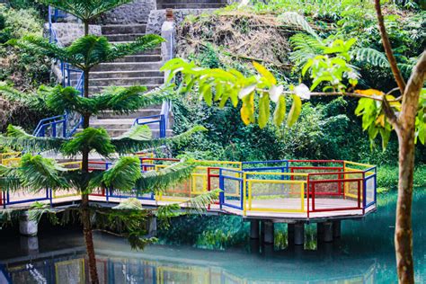 Menikmati Keindahan Danau Biru, Wisata Tersembunyi di Kawasan Hutan ...