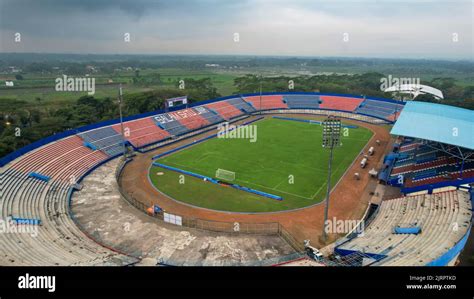 Kanjuruhan Stadium Hi Res Stock Photography And Images Alamy