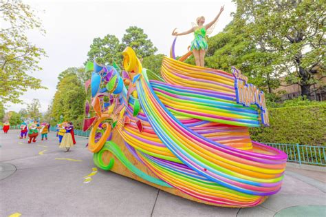 Video New Disney Harmony In Color Daytime Parade Debuts At Tokyo