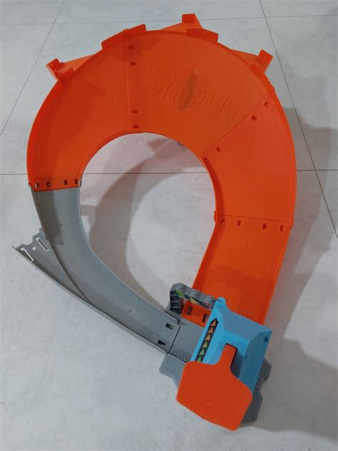 Hot Wheels Drift Master Champion Action Playset GBF84 Authentic Drifting Action Hobbies