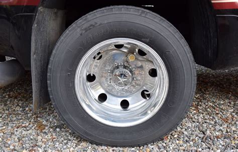 How To Put Air In Dually Tires Best Guide In 2022