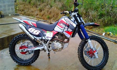 Off Road Uai Honda XR 200 na trilha Uma boa opção para iniciantes