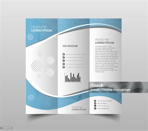 Desain Abstract Triangle Brochure Flyer Dalam Ukuran A4 Tata Letak