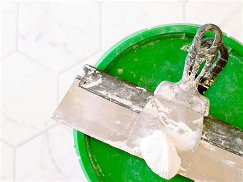 How long does spackle take to dry? | 21Oak