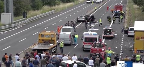 INCIDENTI OGGI SCONTRO CAMION TIR SU A1 Un Morto Tra Fiorenzuola D