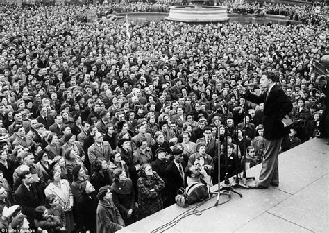 Dr Billy Graham Preached To 120000 At Wembley Stadium Daily Mail Online