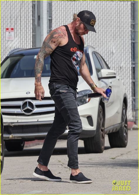 Photo Dax Shepard Shows Off His Muscles Running Errands 07 Photo