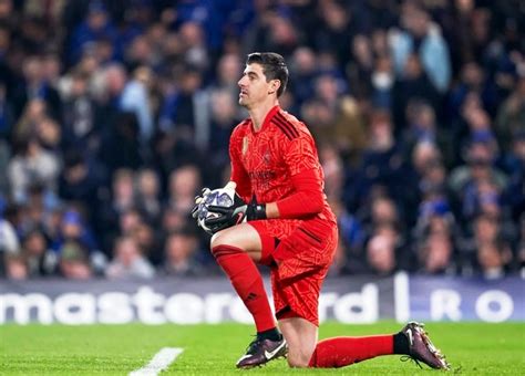 Thibaut Courtois Suffers Acl Injury Real Madrid Targets David De Gea