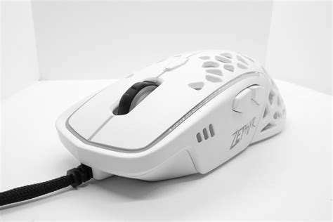 Zephyr Gaming Mouse Review - Shape & Dimensions | TechPowerUp
