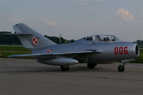 MIG 19