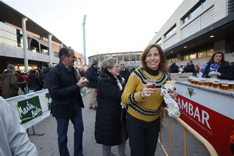 Fotos Del Jueves Lardero En Zaragoza Reparto De Longaniza En Una