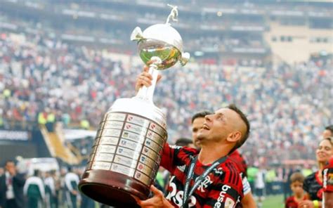 Rafinha Elege Festa Do Bi Da Libertadores Como Momento Mais Marcante No