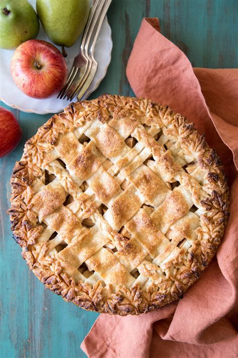 This Apple Pear Pie Is Made With Sweet And Juicy Autumn Fruits Flavored With Apple Pie Spice