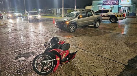 Motociclista lesionada al chocar con camioneta Diario El Telégrafo