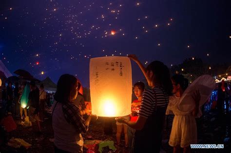 People Fly Kongming Lanterns To Celebrate New Year Of Dai Ethnic Group