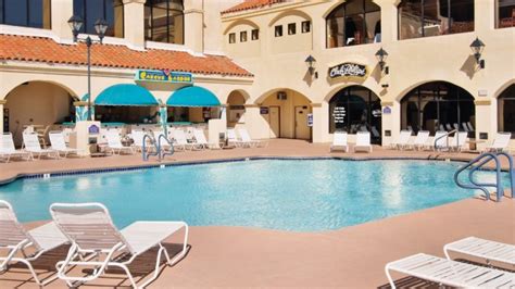 Pools and Cabanas | Harrah's Laughlin