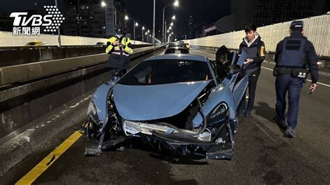 進口車商開千萬麥拉倫超跑 市民高架自撞車頭削掉剩一半 鏡週刊 Mirror Media