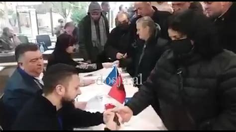 Referendumi i Berishës VIDEO në njërën anë pihet kafe e raki në anën