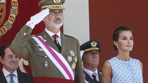 Los Reyes presidirán el Desfile de las Fuerzas Armadas en Granada el 3