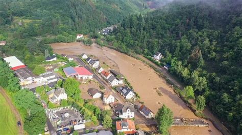 Katastrofa U Njema Koj Poplave Nosile Sve Pred Sobom Najmanje