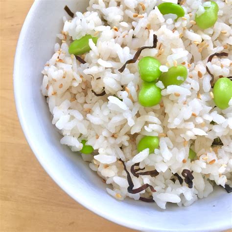 ズボラ飯 簡単！春らしい枝豆と塩昆布の混ぜご飯の作り方