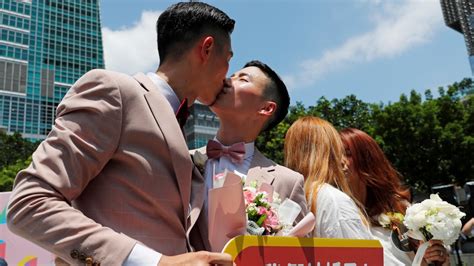 First Same Sex Couples Marry In Taiwan