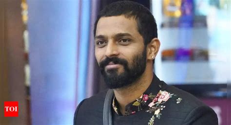 Bigg Boss Kannada 10 Winner Karthik Mahesh Wins 50 Lakhs Car And