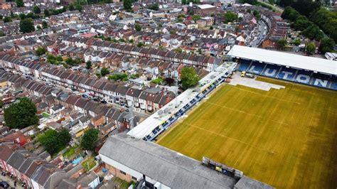 Kenilworth Road El Peculiar Estadio Del Luton Town As