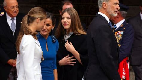 Sofía Protagonista De La Jura De Leonor Pasando Frío Y Con Un Vestido Que Ha Alquilado