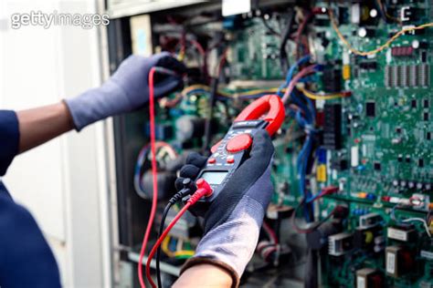 Air Conditioning Technicians And Those Preparing To Install New Air