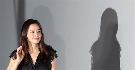 포토 이하늬 그림자도 아름다운 그녀