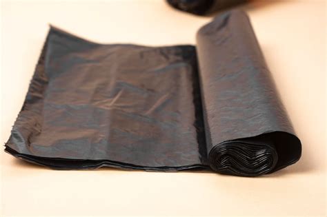 Gros Plan Sac Poubelle En Plastique Noir Photo Premium