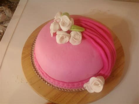 Dulce Nuestro TORTA FORRADA EN FONDANT CON ROSAS