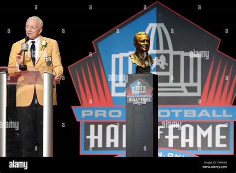 Jerry Jones speaks during his enshrinement into the Pro Football Hall ...