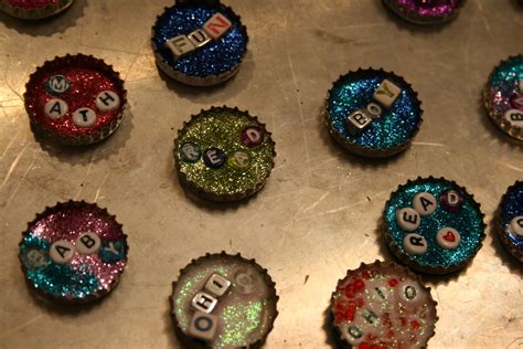 a vibrant life: Bottle Cap Crafts