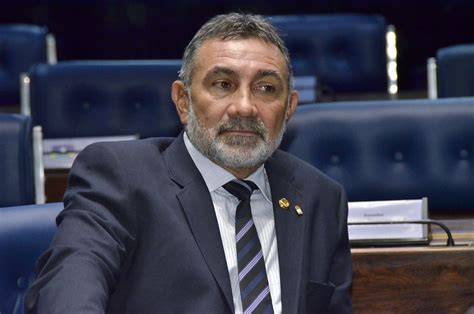 Ex senador é preso sob suspeita de mandar matar mãe da filha Banda B