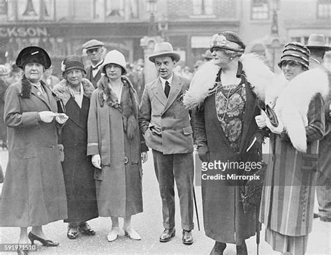 Hot Sexy Mackenzie Clynes Bikini Pics