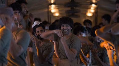 Satyanaas Kartik Aaryan Dances Inside And Atop A Train In Chandu