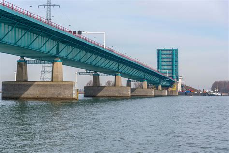 Toch Beide Rijstroken Open Op Haringvlietbrug • Ttmnl