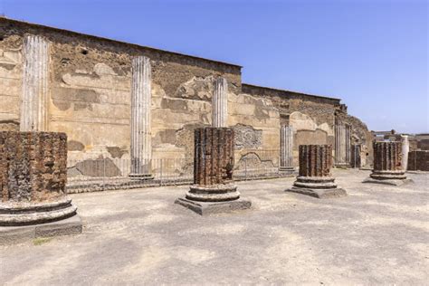 Ruinas De Una Antigua Ciudad Destruida Por La Erupci N Del Volc N