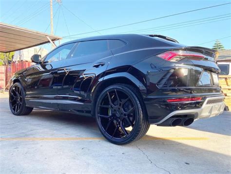 Lamborghini Urus Black Giovanna Haleb Wheel Front