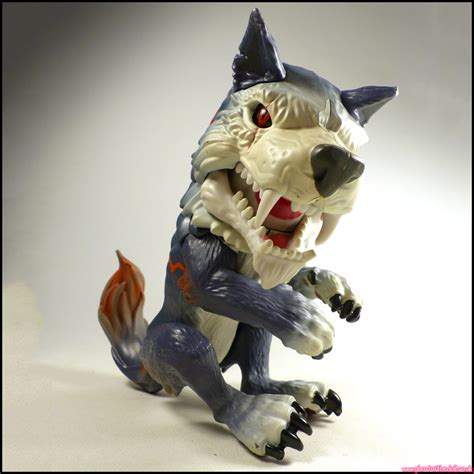 Fingerlings Untamed Dire Wolf Midnight Interactive Figure Wowwee